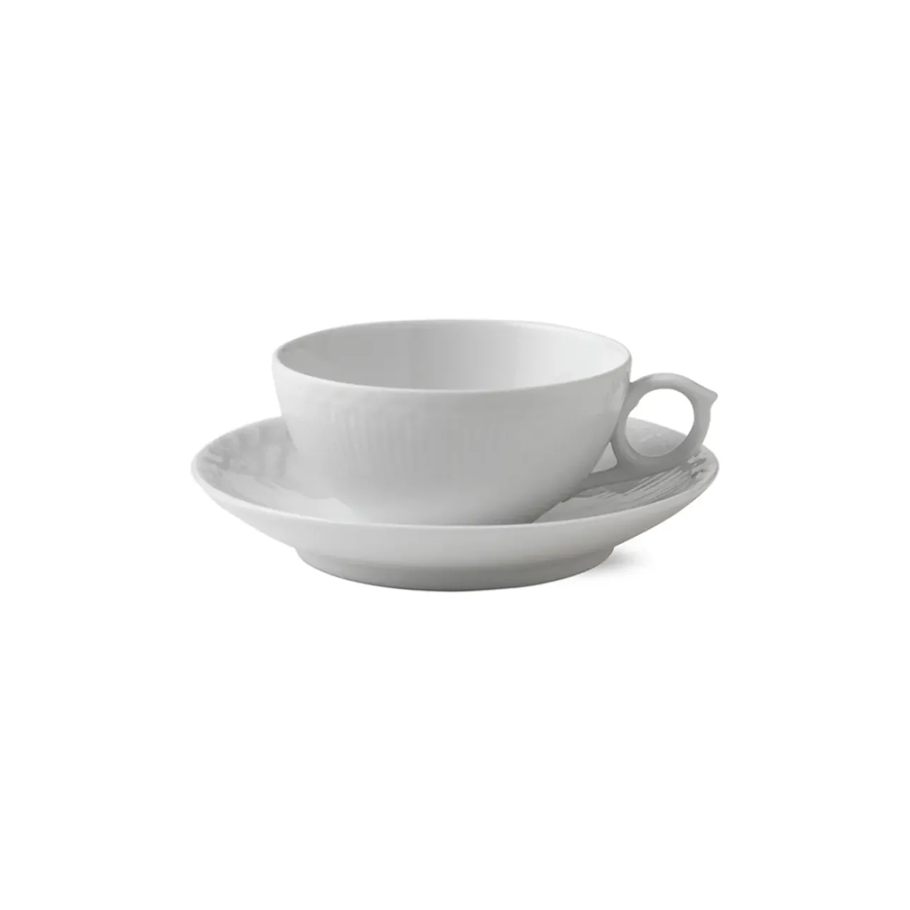 Hvid Halvblonde|Tekopper*Royal Copenhagen Hvid Riflet Halvblonde kop og underkop, 20 cl
