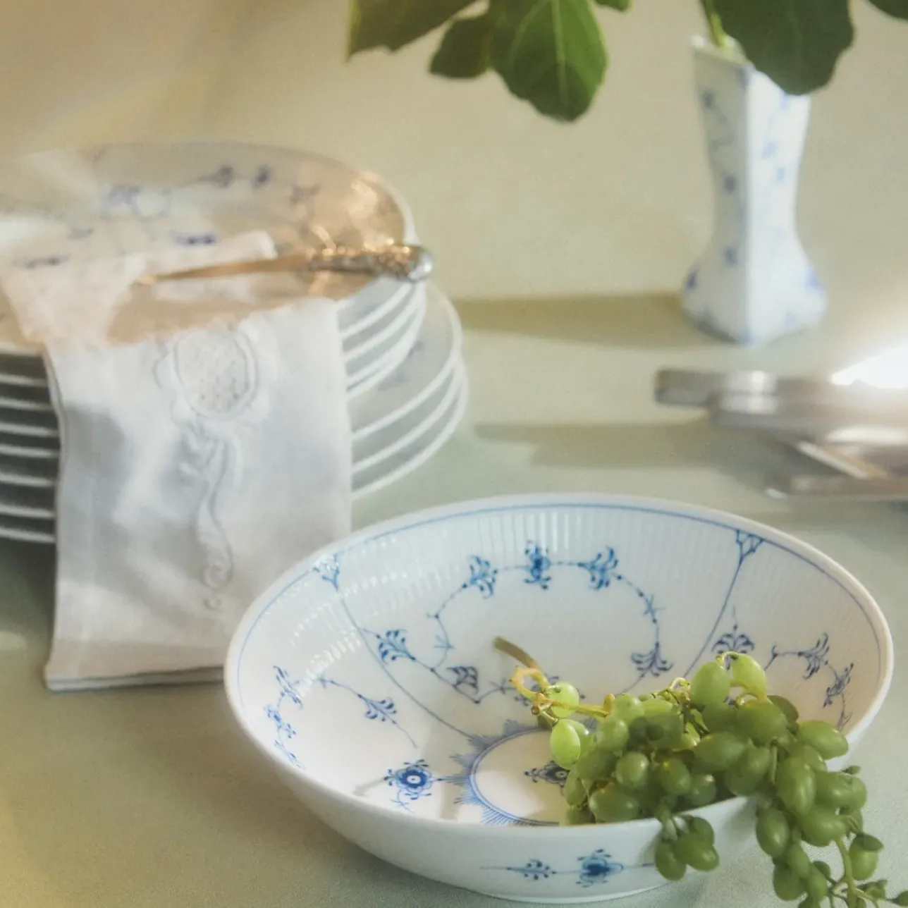 Eksklusive Steldele|Musselmalet Riflet*Royal Copenhagen skål, 110 cl Musselmalet Riflet