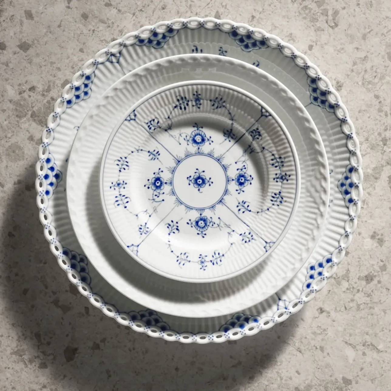 Eksklusive Steldele|Musselmalet Riflet*Royal Copenhagen Musselmalet Riflet tallerken, 17 cm
