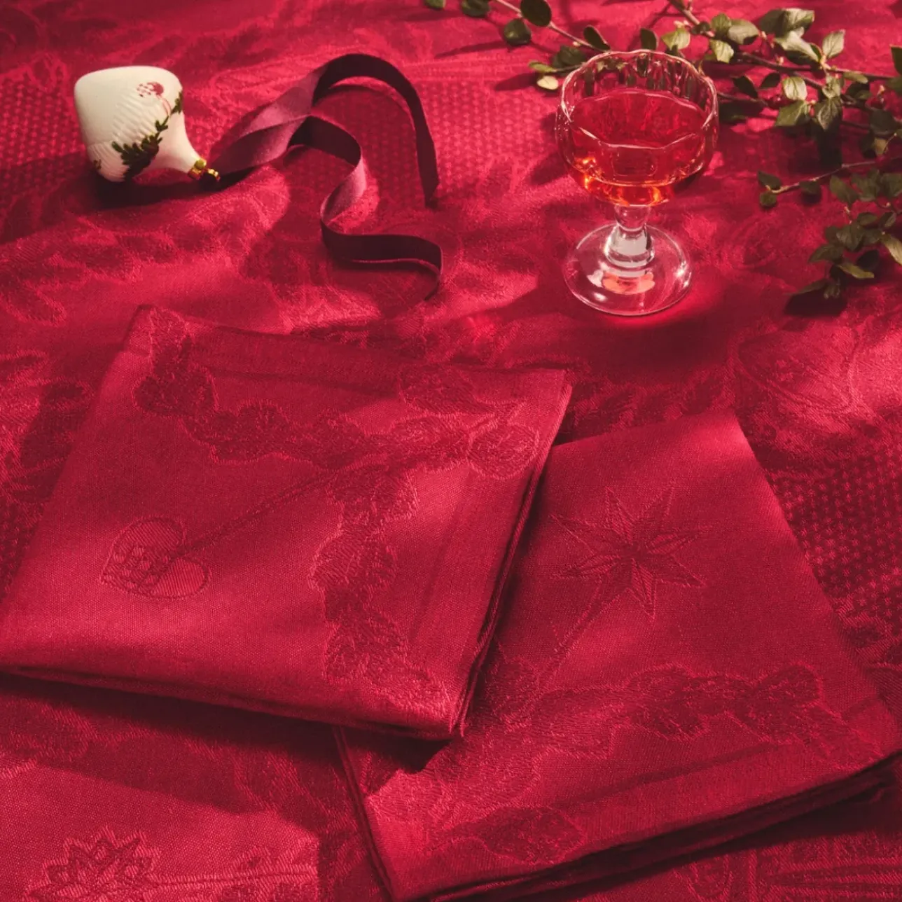 Stjerne Riflet Jul|Julepynt*Royal Copenhagen Stjerne Riflet Jul dug, rød, 270 x 145 cm