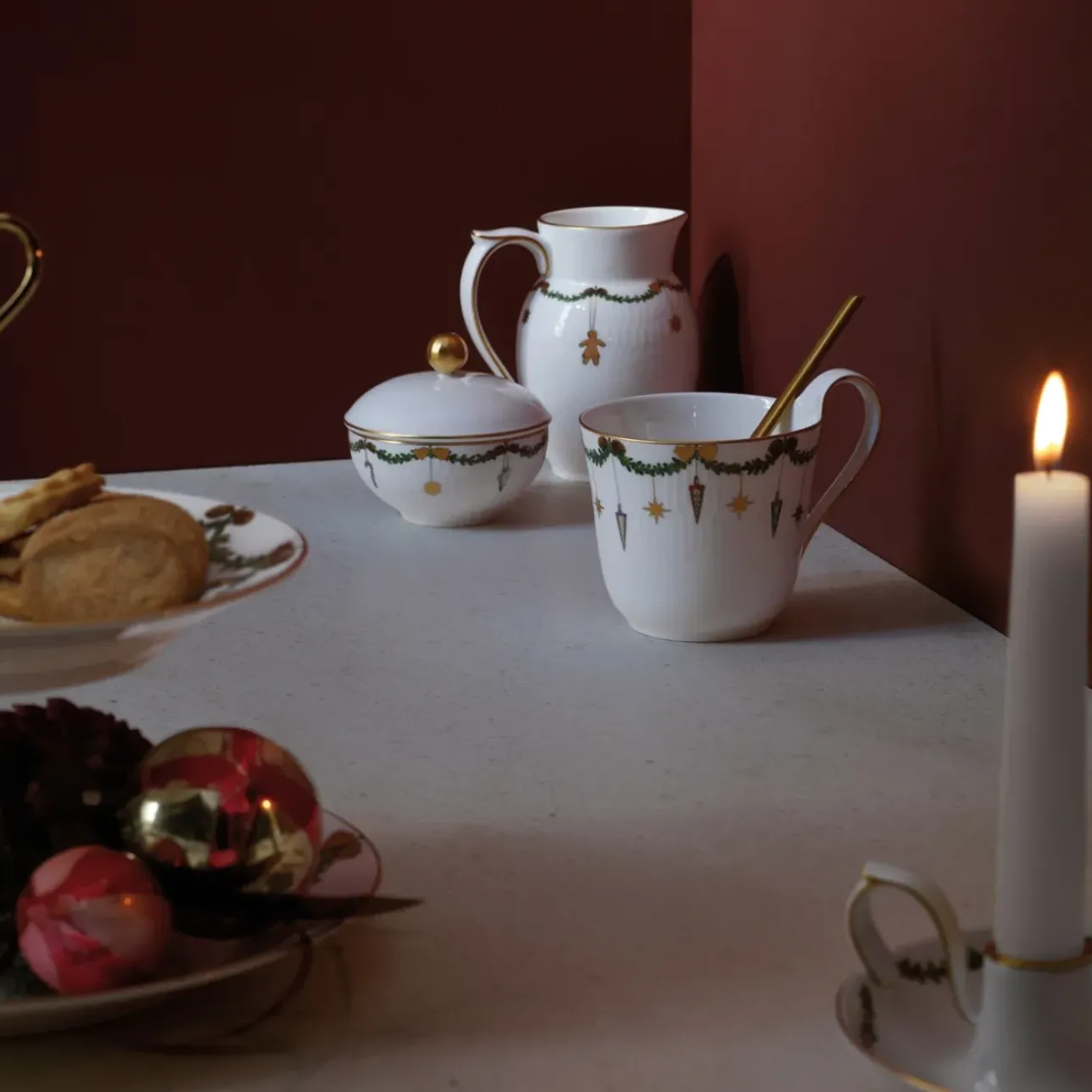 Stjerne Riflet Jul|Kaffekopper*Royal Copenhagen Stjerne Riflet Jul højhankskop, 33 cl