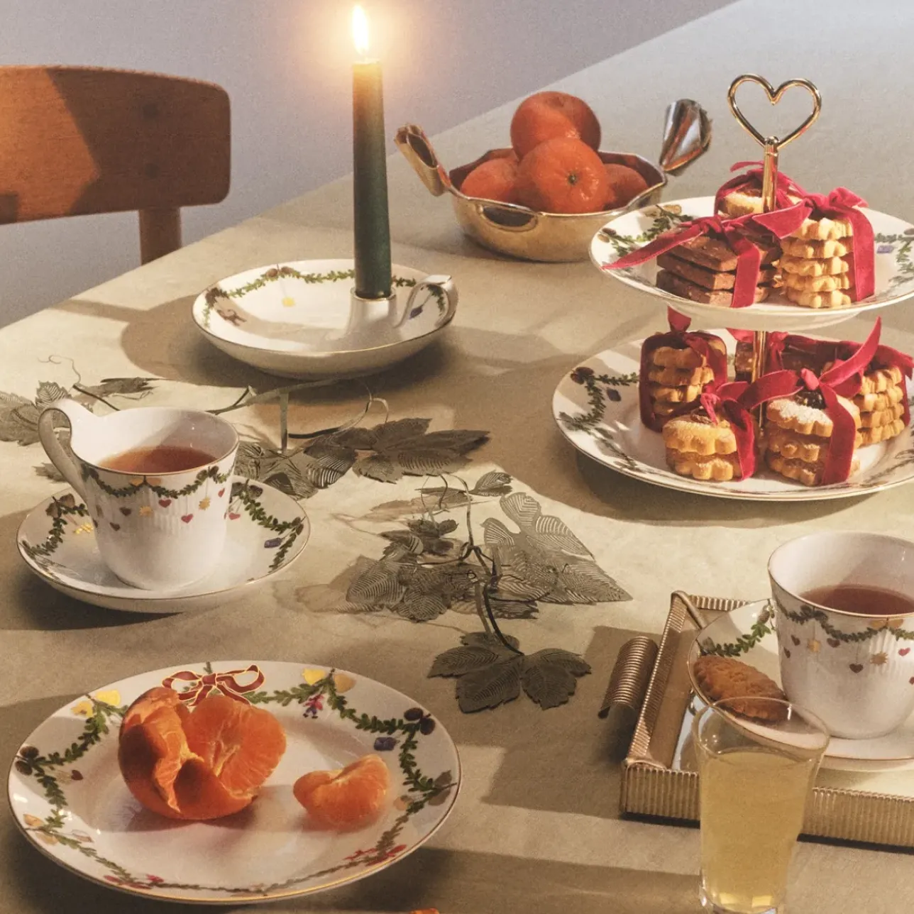 Stjerne Riflet Jul|Kaffekopper*Royal Copenhagen Stjerne Riflet Jul højhankskop, 33 cl