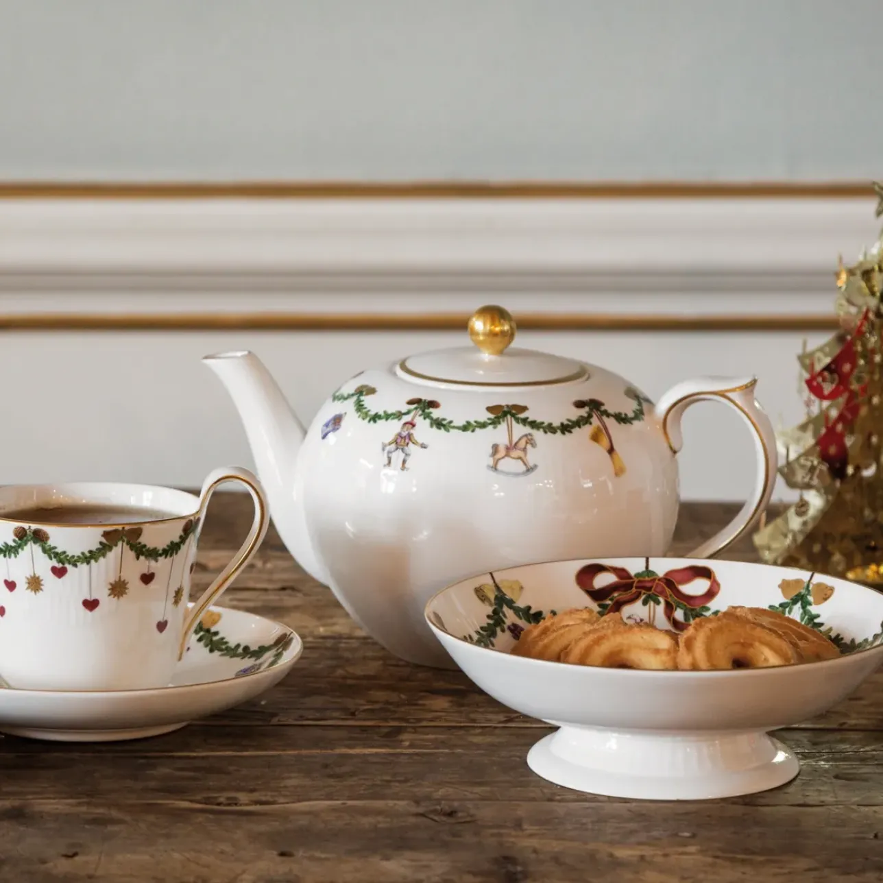 Stjerne Riflet Jul|Kaffekopper*Royal Copenhagen Stjerne Riflet Jul højhankskop og underkop, 27 cl