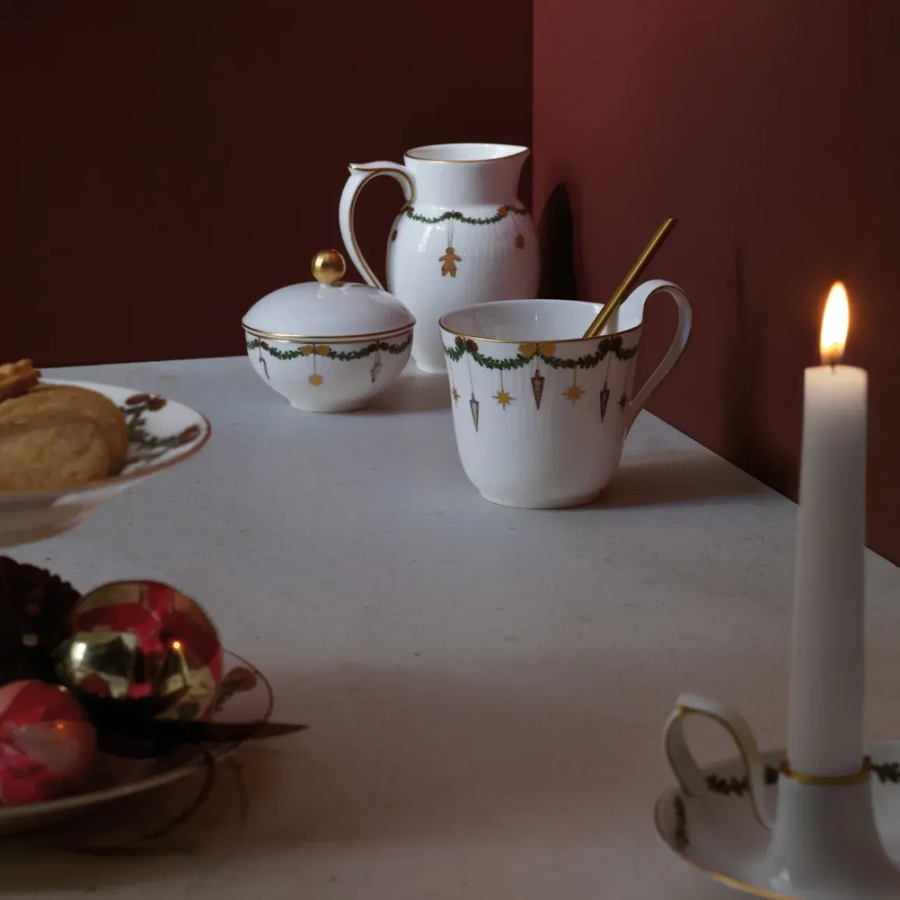 Stjerne Riflet Jul|Kander*Royal Copenhagen Stjerne Riflet Jul mælkekande, 39 cl