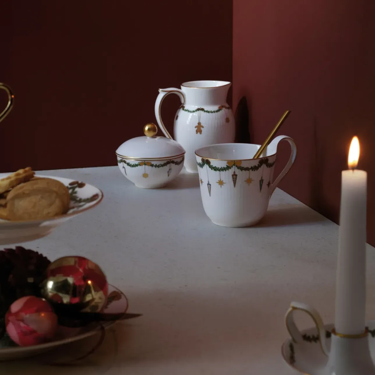 Stjerne Riflet Jul|Julepynt*Royal Copenhagen Stjerne Riflet Jul sukkerskål med låg, 15 cl